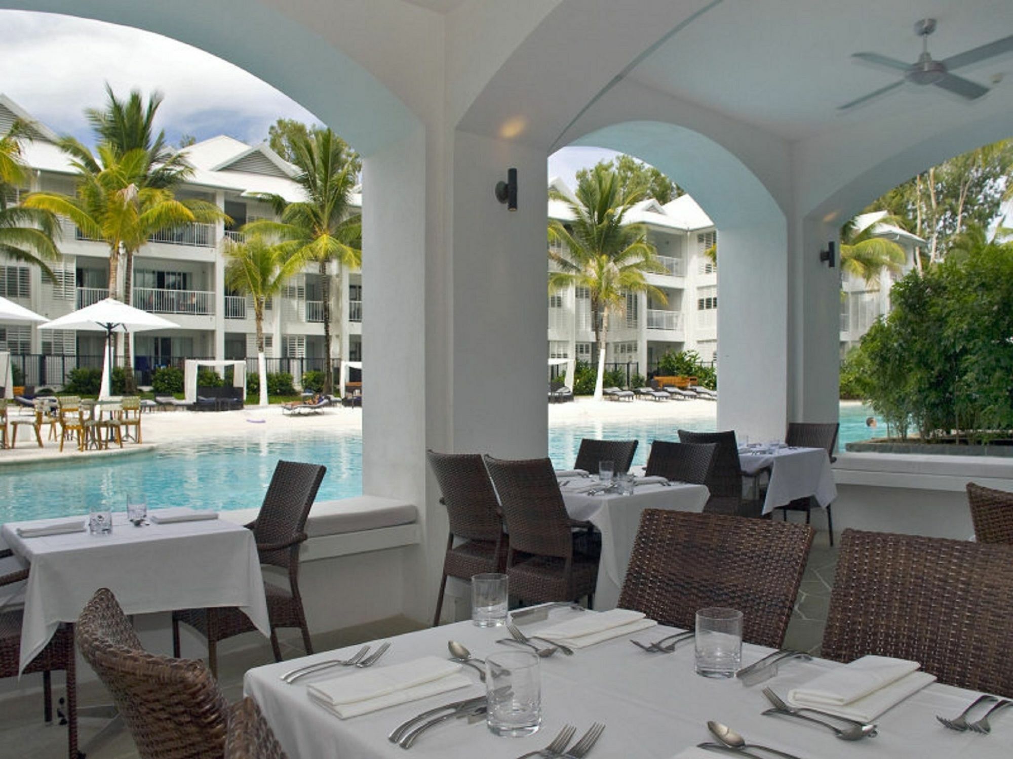 Beach Club Port Douglas Luxury Apartments Exterior photo