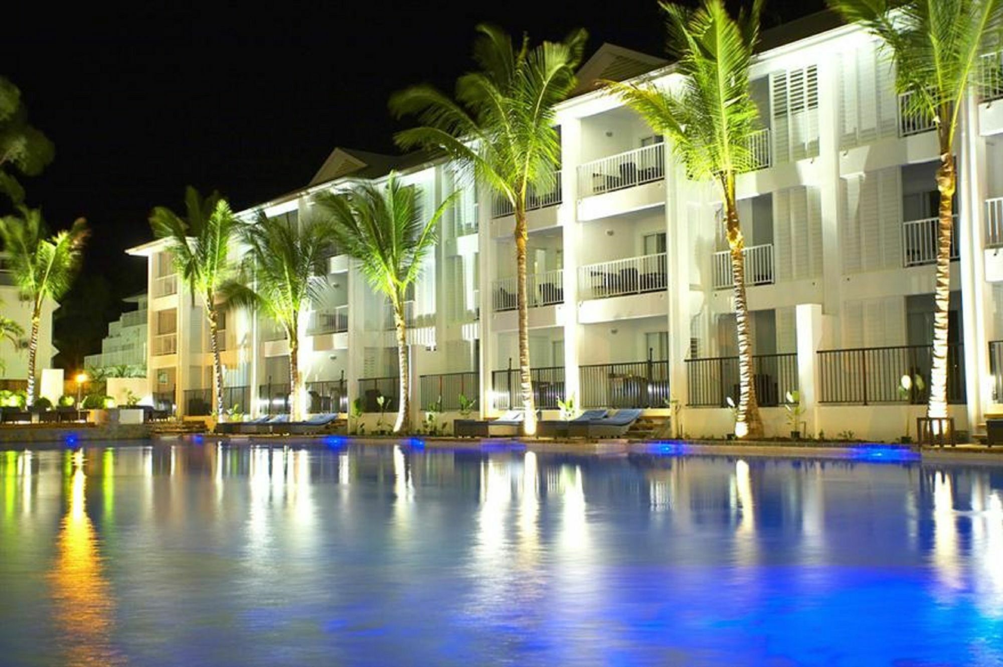 Beach Club Port Douglas Luxury Apartments Exterior photo